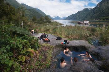 Termas de Cahuelmo en Hualaihue
, Los Lagos